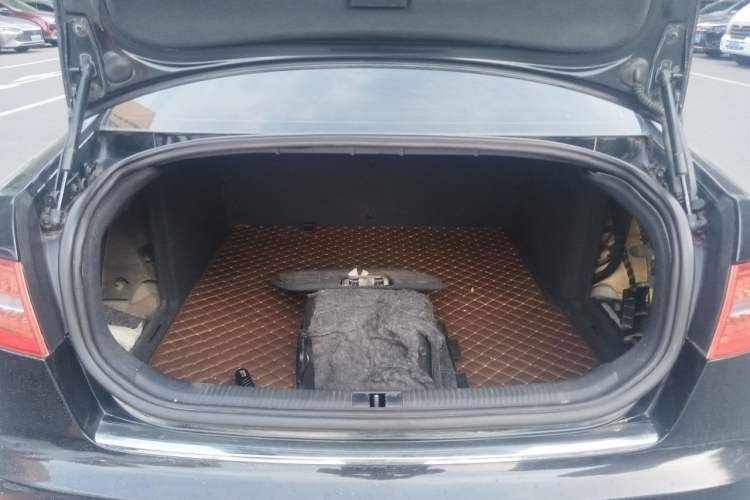 Used Audi A6L 2011 2.0 TFSI automatic Comfort trim Trunk