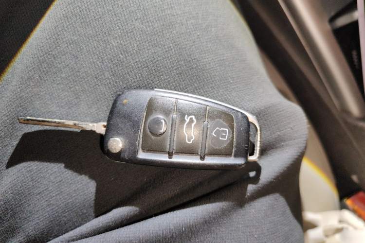 Used Audi A6L 2011 2.0 TFSI automatic Comfort trim Vehicle Key