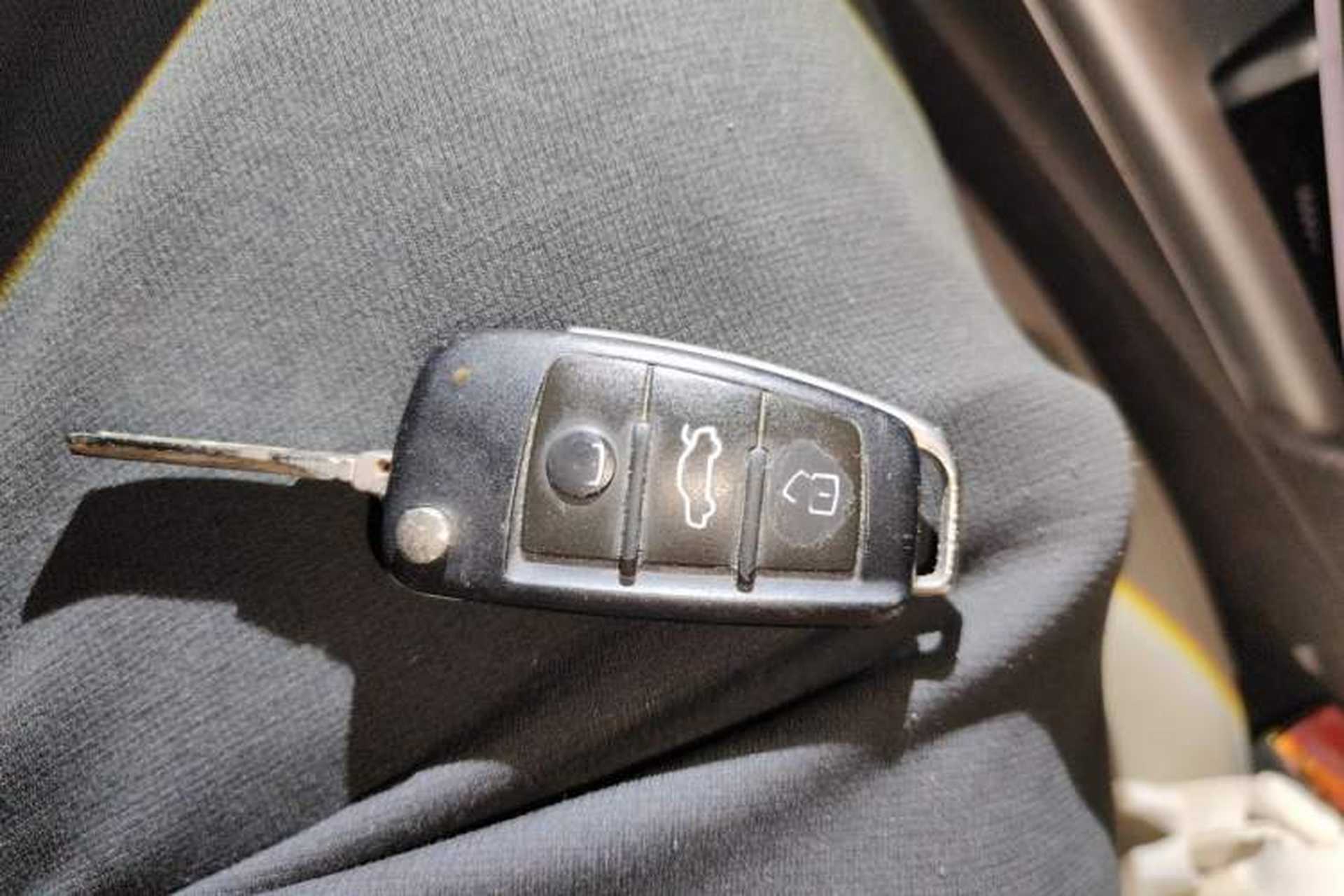 Used Audi A6L 2011 2.0 TFSI automatic Comfort trim Vehicle Key
