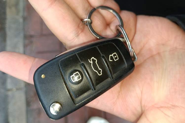 Used Audi A6L 2011 2.4L Comfort Edition Vehicle Key