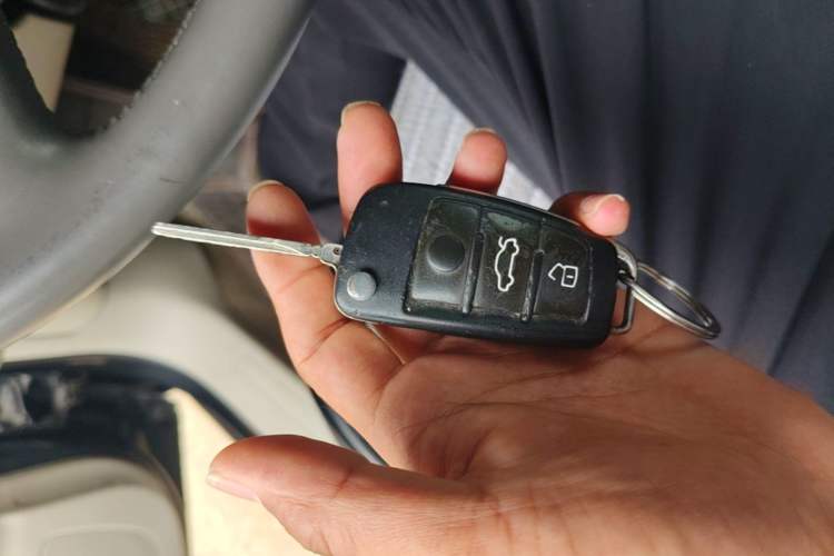 Used Audi A6L 2011 2.0 TFSI Automatic Standard Edition Vehicle Key