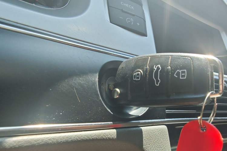 Used Audi A6L 2011 2.0 TFSI automatic Comfort trim Vehicle Key
