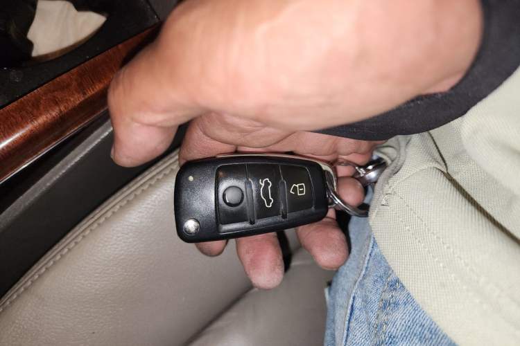 Used Audi A6L 2011 2.4L Comfort Edition Vehicle Key