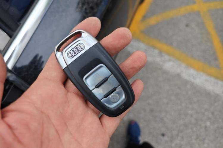 Used Audi A6L 2011 2.0 TFSI Automatic Standard Edition Vehicle Key