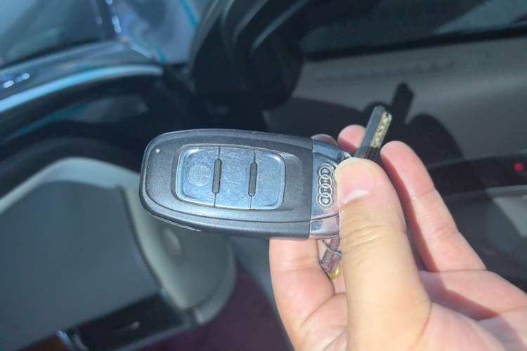 Used Audi A6L 2011 2.4L Comfort Edition Vehicle Key