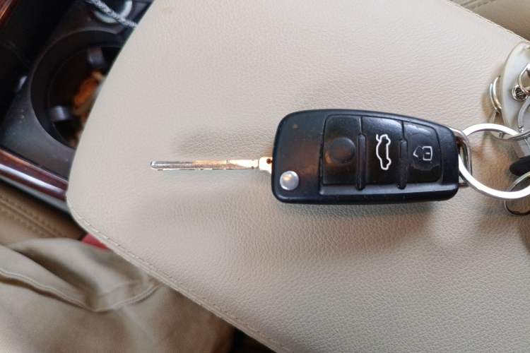Used Audi A6L 2011 2.0 TFSI automatic Comfort trim Vehicle Key