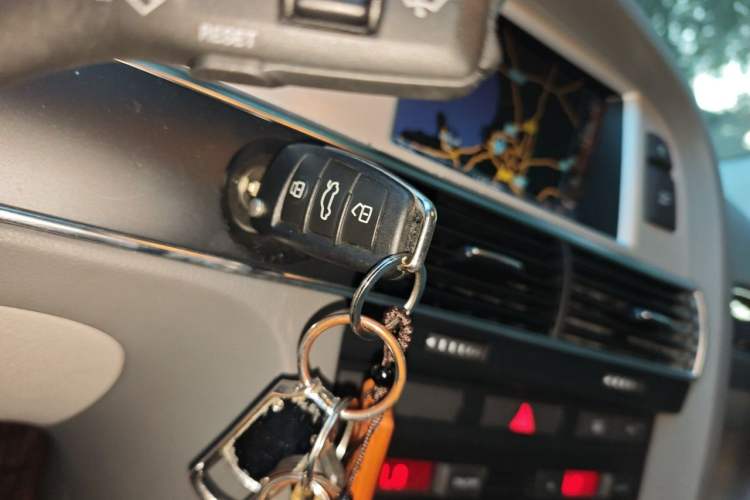 Used Audi A6L 2011 2.0 TFSI automatic Comfort trim Vehicle Key
