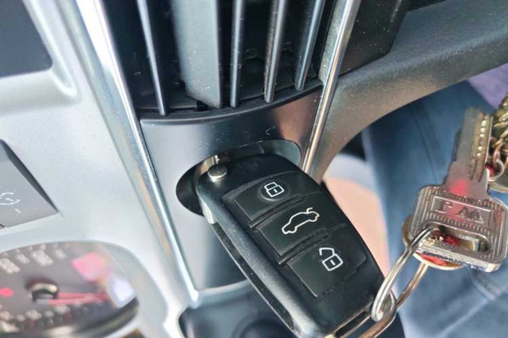 Used Audi A6L 2011 2.0 TFSI automatic Comfort trim Vehicle Key