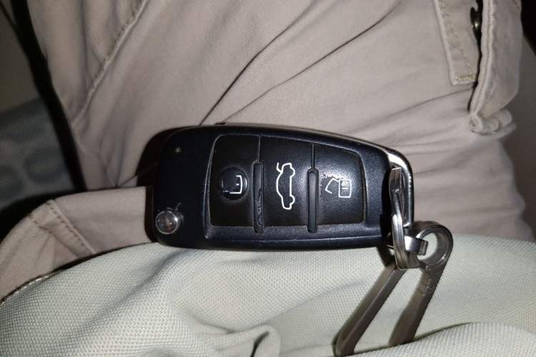 Used Audi A6L 2011 2.0 TFSI automatic Comfort trim Vehicle Key