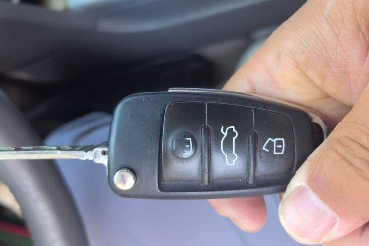 Used Audi A6L 2011 2.0 TFSI automatic Comfort trim Vehicle Key