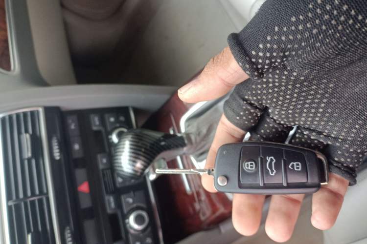 Used Audi A6L 2011 2.0 TFSI automatic Comfort trim Vehicle Key