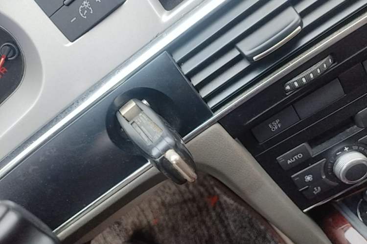 Used Audi A6L 2011 2.0 TFSI Automatic Standard Edition Vehicle Key