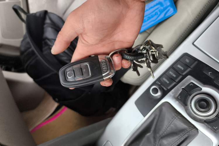Used Audi A6L 2011 2.0 TFSI automatic Comfort trim Vehicle Key