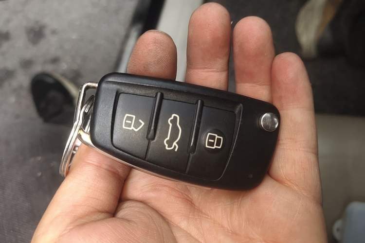 Used Audi A6L 2011 2.4L Comfort Edition Vehicle Key