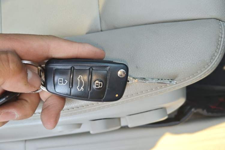 Used Audi A6L 2011 2.0 TFSI automatic Comfort trim Vehicle Key