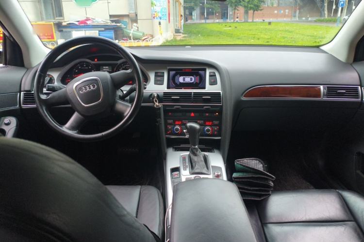 Used Audi A6L 2011 2.0 TFSI Automatic Standard Edition Center Console