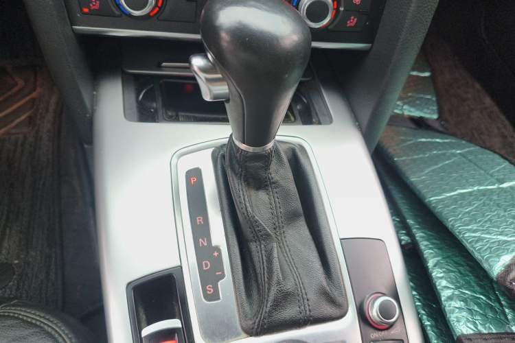 Used Audi A6L 2011 2.0 TFSI Automatic Standard Edition Gear Lever