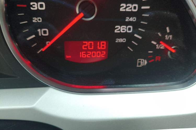 Used Audi A6L 2011 2.0 TFSI Automatic Standard Edition Odometer Close Up