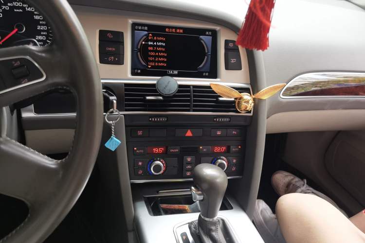 Used Audi A6L 2011 2.0 TFSI Automatic Standard Edition Audio And AC Panel