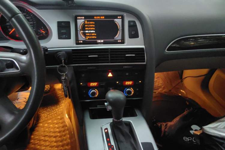 Used Audi A6L 2011 2.0 TFSI Automatic Standard Edition Audio And AC Panel