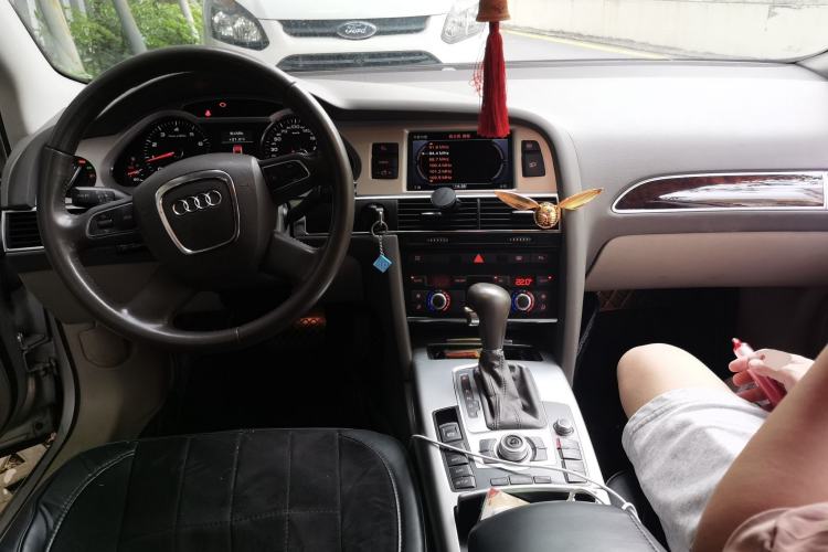 Used Audi A6L 2011 2.0 TFSI Automatic Standard Edition Center Console