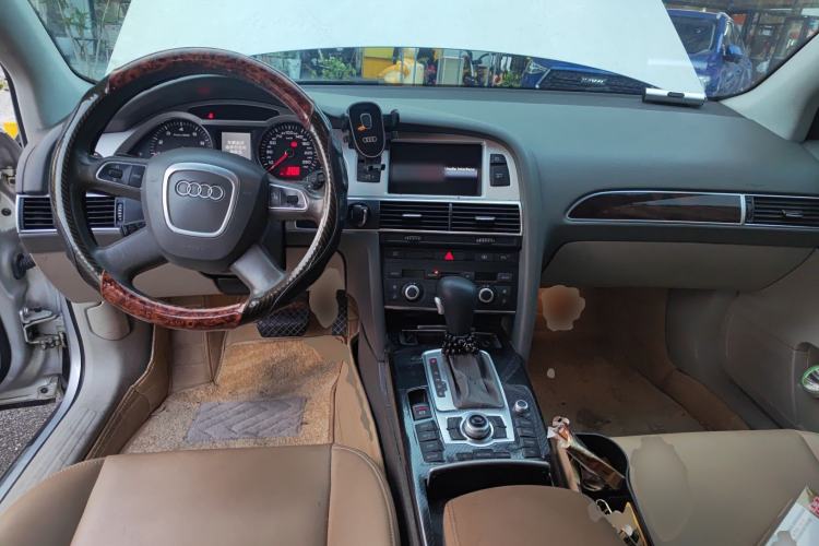 Used Audi A6L 2011 2.0 TFSI Automatic Standard Edition Center Console