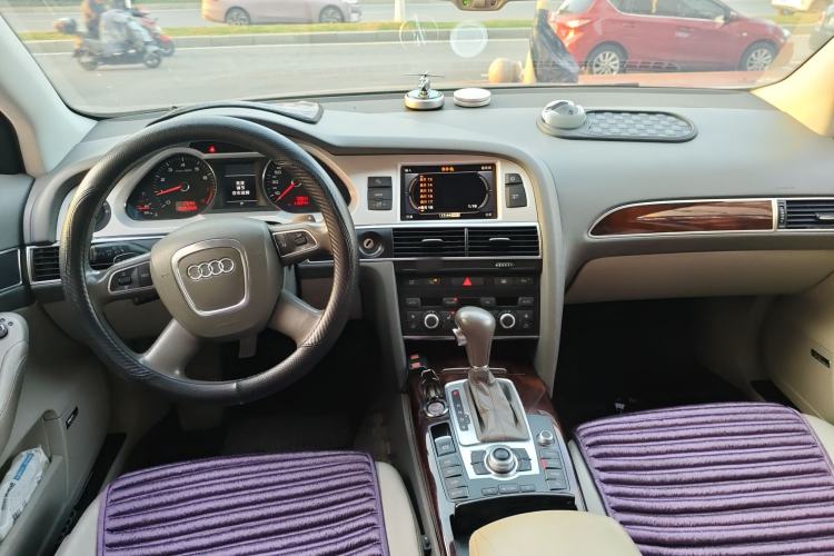 Used Audi A6L 2011 2.8 FSI Comfort Model Center Console