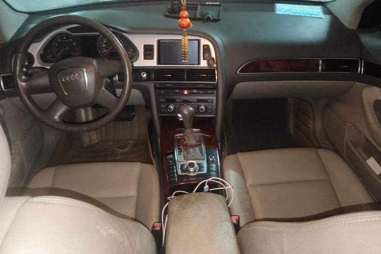 Used Audi A6L 2011 2.0 TFSI Automatic Standard Edition Center Console