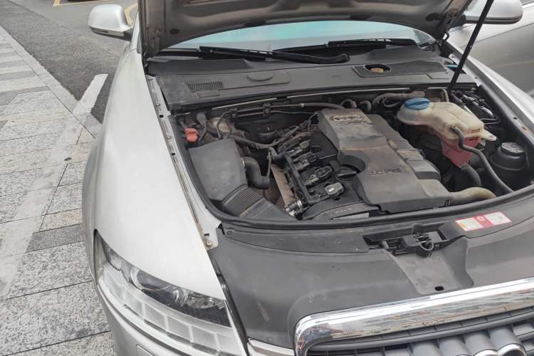 Used Audi A6L 2011 2.0 TFSI Automatic Standard Edition Engine Bay Right