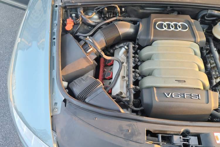 Used Audi A6L 2011 2.8 FSI Comfort Model Engine Bay Right