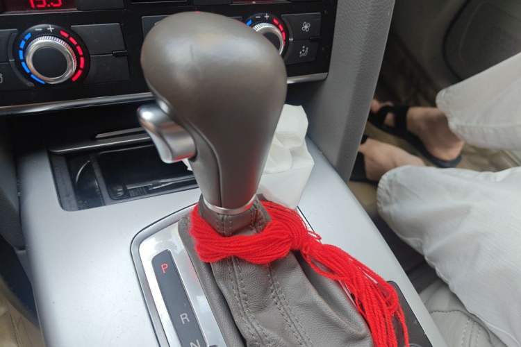 Used Audi A6L 2011 2.0 TFSI Automatic Standard Edition Gear Lever