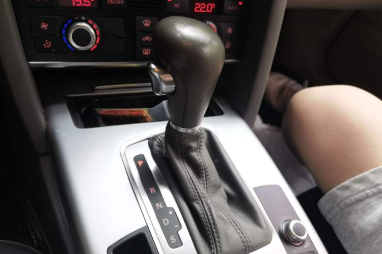 Used Audi A6L 2011 2.0 TFSI Automatic Standard Edition Gear Lever