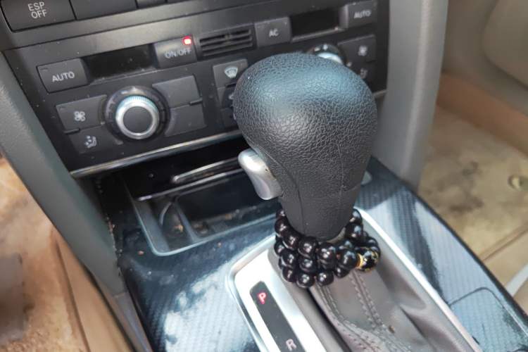 Used Audi A6L 2011 2.0 TFSI Automatic Standard Edition Gear Lever
