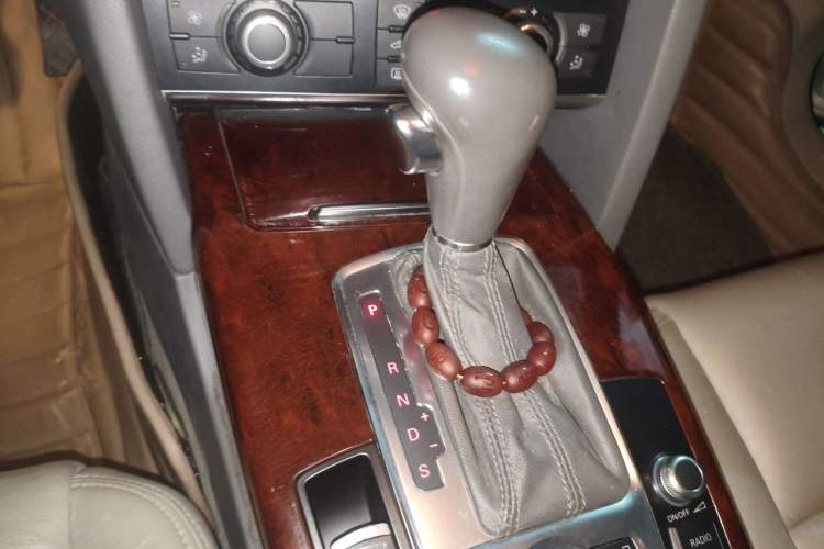 Used Audi A6L 2011 2.0 TFSI Automatic Standard Edition Gear Lever