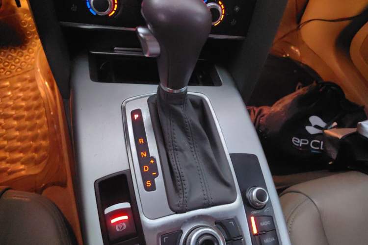 Used Audi A6L 2011 2.0 TFSI Automatic Standard Edition Gear Lever