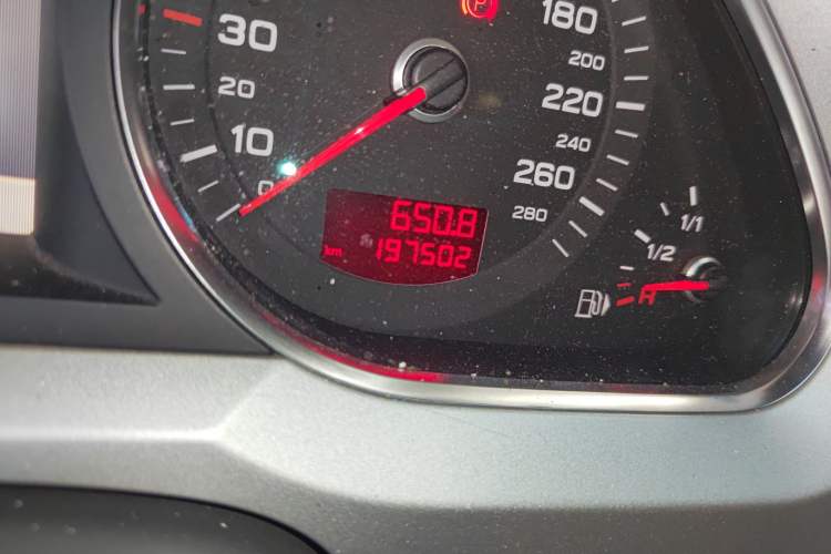 Used Audi A6L 2011 2.0 TFSI Automatic Standard Edition Odometer Close Up