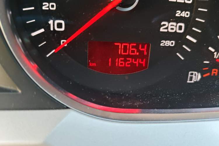 Used Audi A6L 2011 2.8 FSI Comfort Model Odometer Close Up