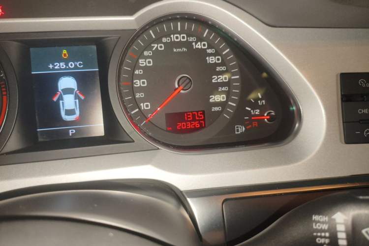 Used Audi A6L 2011 2.0 TFSI Automatic Standard Edition Odometer Close Up