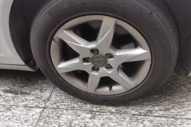 Used Audi A6L 2011 2.0 TFSI Automatic Standard Edition Right Front Wheel Hub