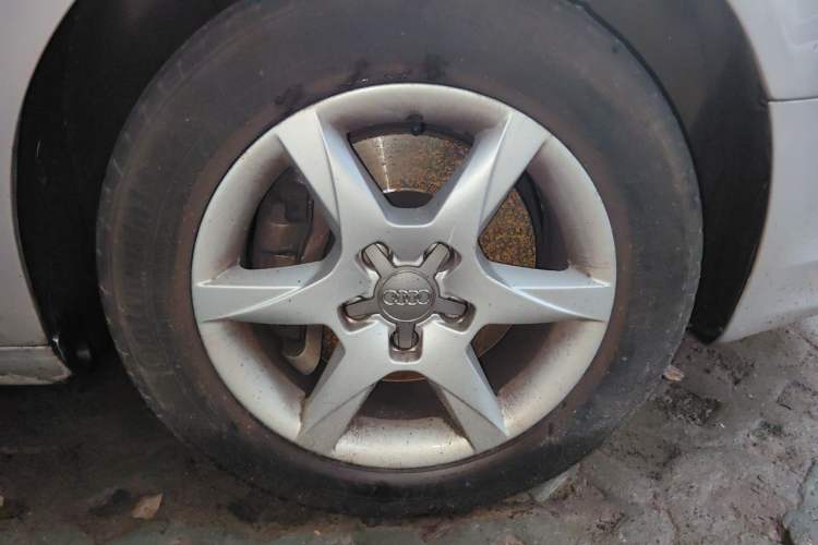 Used Audi A6L 2011 2.0 TFSI Automatic Standard Edition Right Front Wheel Hub