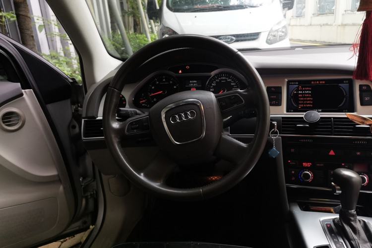 Used Audi A6L 2011 2.0 TFSI Automatic Standard Edition Steering Wheel
