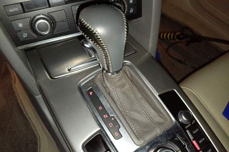 Used Audi A6L 2011 2.4L Technology Edition Gear Lever