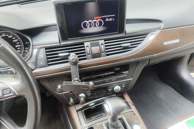 Used Audi A6L 2012 35 FSI quattro Luxury Model Audio And AC Panel