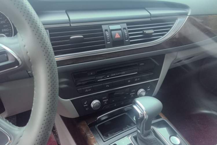 Used Audi A6L 2012 35 FSI Luxury Model Audio And AC Panel