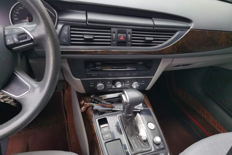 Used Audi A6L 2012 TFSI Standard Model Audio And AC Panel