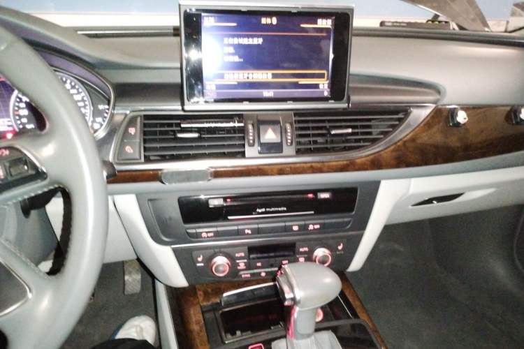 Used Audi A6L 2012 30 FSI Technology Edition Audio And AC Panel