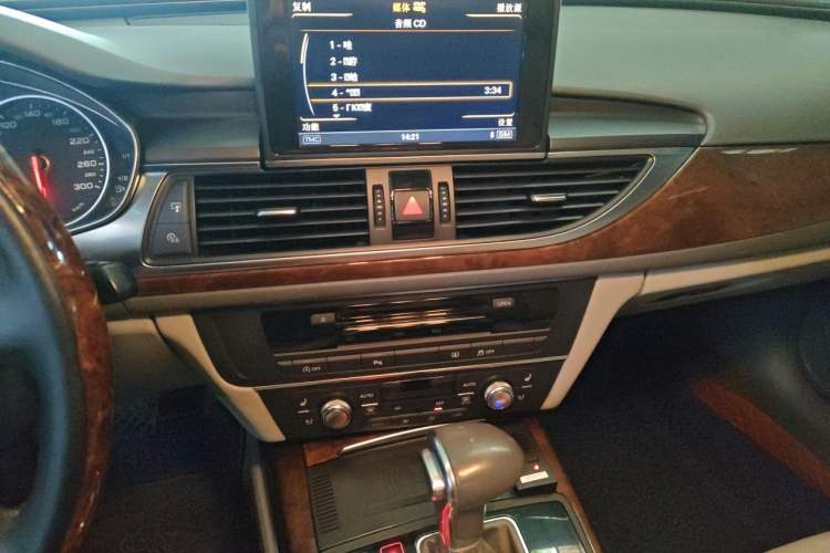 Used Audi A6L 2012 30 FSI Luxury Model Audio And AC Panel