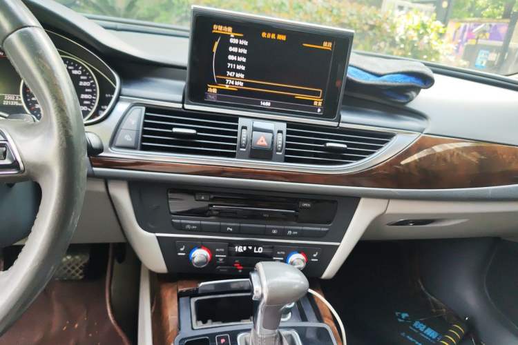 Used Audi A6L 2012 30 FSI Comfort Model Audio And AC Panel