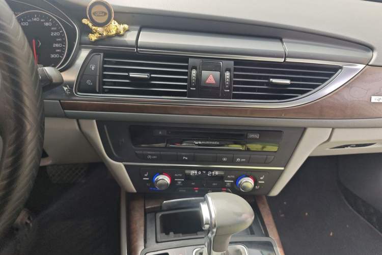 Used Audi A6L 2012 35 FSI quattro Luxury Model Audio And AC Panel