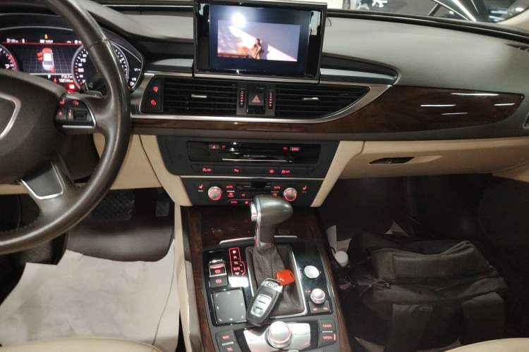 Used Audi A6L 2012 30 FSI Comfort Model Audio And AC Panel